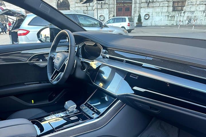 Private transfer from Vienna to the airport