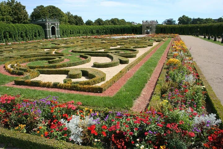 Kid Friendly Vienna Schönbrunn Palace Guided Tour with Gardens