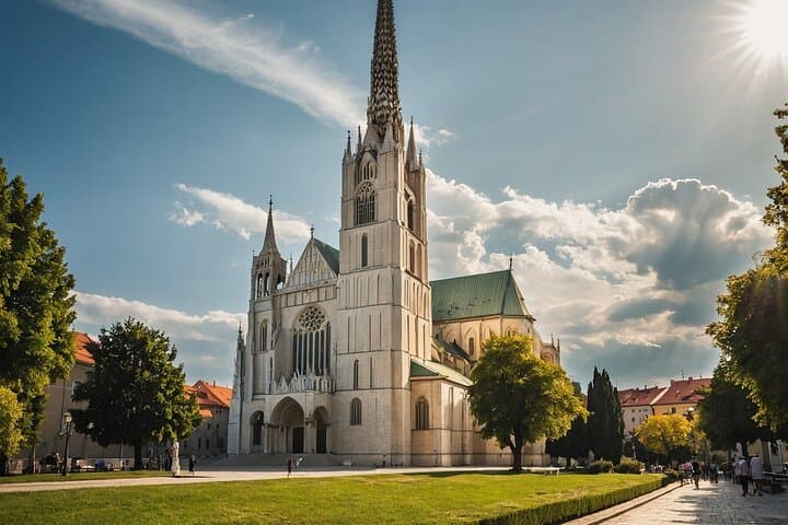Private transfer from Vienna to Zagreb with 2h of Sightseeing