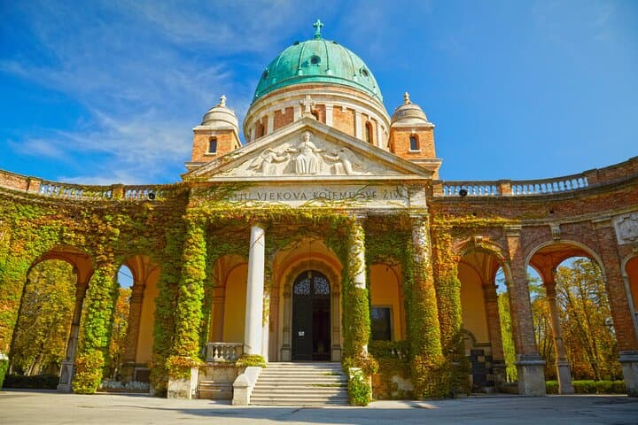 Private transfer from Vienna to Zagreb with 2h of Sightseeing