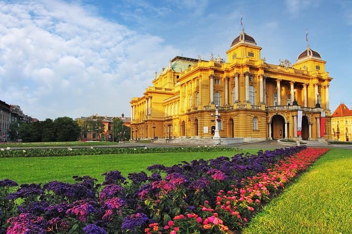 Private transfer from Vienna to Zagreb with 2h of Sightseeing