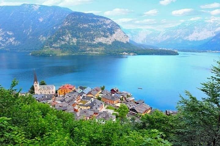 Salzburg to Vienna private transfer with Hallstatt stop