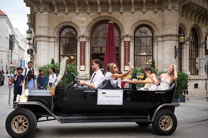 Vintage Breakfast & Culture Tour of Vienna