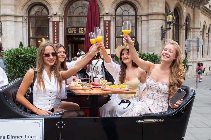 Morning in Vienna: Oldtimer City Tour with Breakfast Flair
