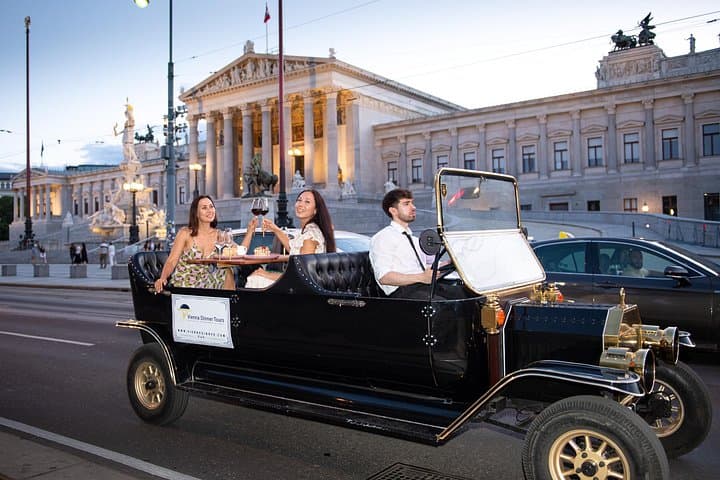 Romantic Vienna: Candlelit Dinner Tour in a Classic Oldtimer