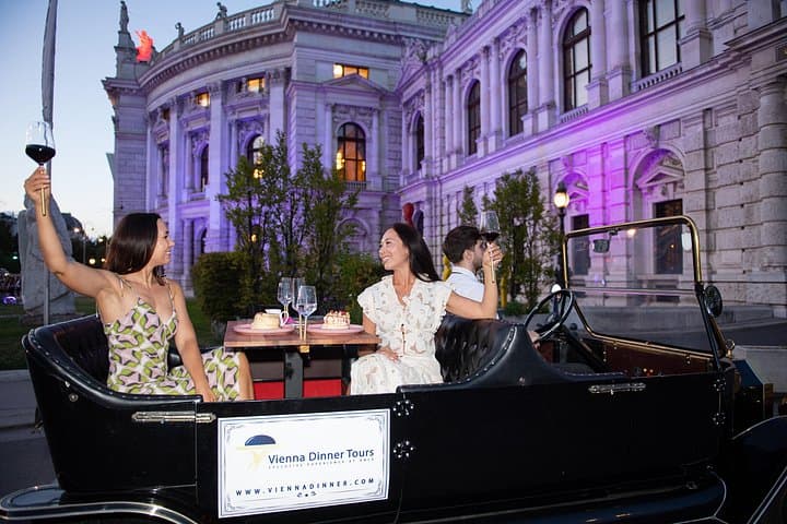 Vienna by Night: Candlelit Dinner in a Classic Oldtimer Car