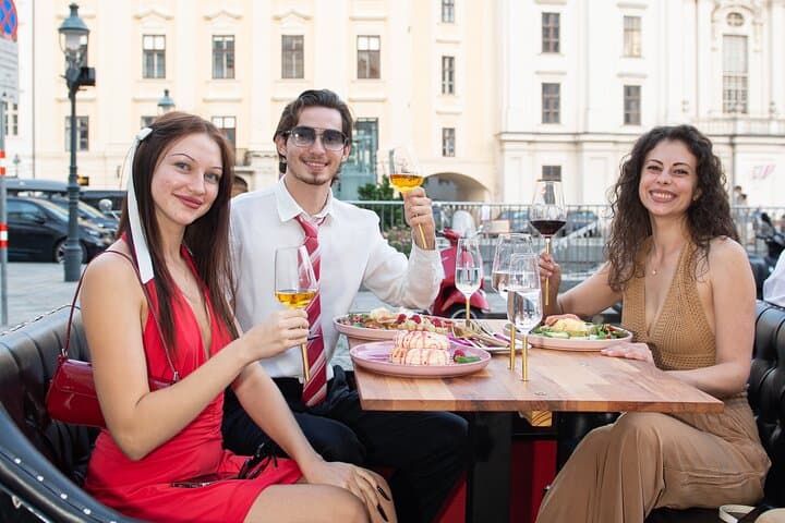 Scenic Vienna Drive & Lunch Experience in a Vintage Oldtimer