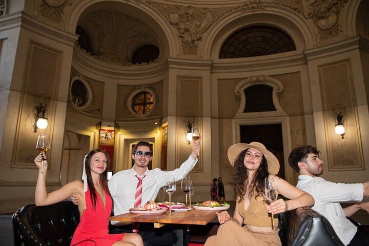 Charming Vienna Drive with Gourmet Lunch in a Classic Car