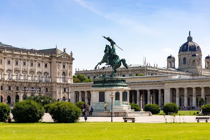 The Heroes' Square