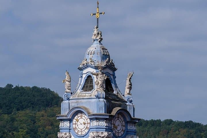 Austria Day Tour with Historic and Natural Sights
