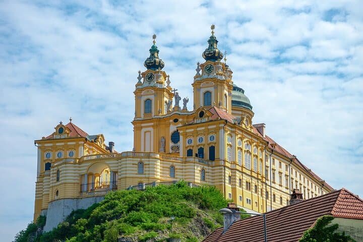 Austria Day Tour with Historic and Natural Sights