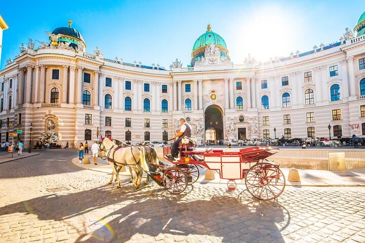 Private Transfer Salzburg-Vienna, Stops in St.Gilgen & Hallstatt