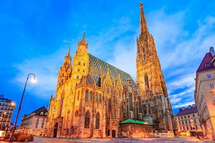 Vienna Christmas Magic Self Guided Walking Tour with an App