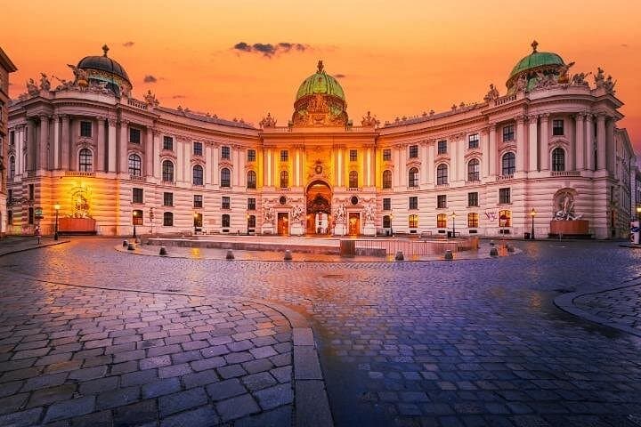 Vienna Christmas Magic Self Guided Walking Tour with an App