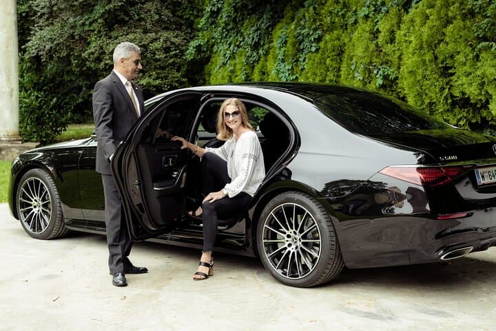 Private Transfer to Vienna Airport (One Way)