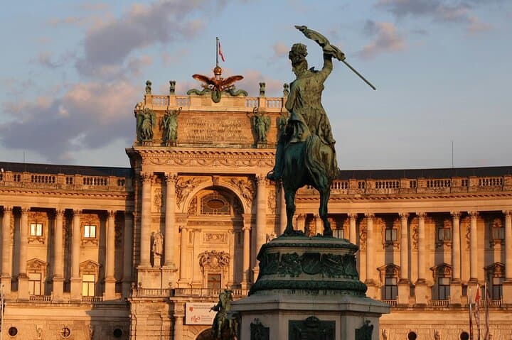 TOP Vienna : Private Guided Tour with your mobile