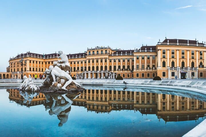 TOP Vienna : Private Guided Tour with your mobile