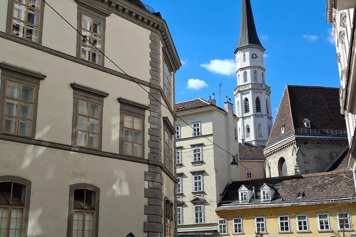 Vienna City Walk 2h: The Old Town - Orginins of Vienna (DE/EN)