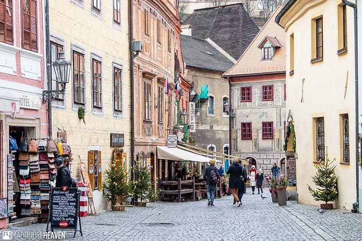 Salzburg to Vienna Private Transfer with a stop in Cesky Krumlov