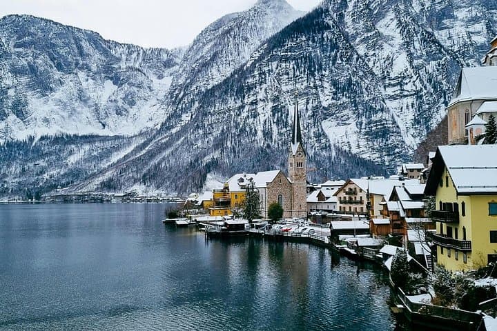 Private Full Day Guided Tour To Hallstatt and Salzburg- boat ride