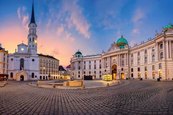 Salzburg to Vienna Private Transfer with a stop in Cesky Krumlov