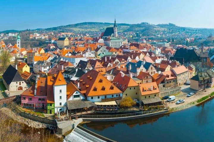 Salzburg to Vienna Private Transfer with a stop in Cesky Krumlov