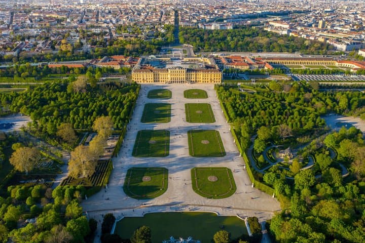 Vienna History and Food Private Walking Tour 4 hours with Guide