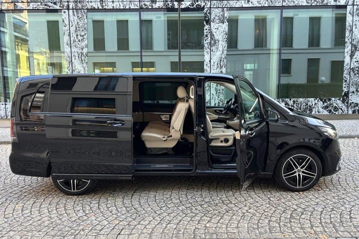 Private Transfer from Bregenz to Zurich Airport