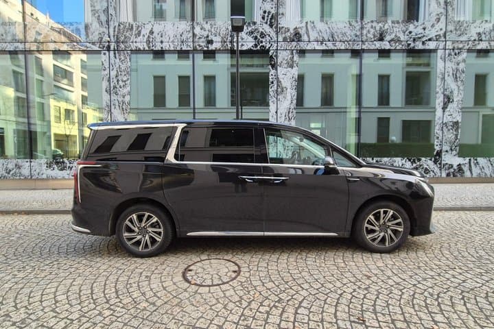Private Transfer from Bregenz to Zurich Airport