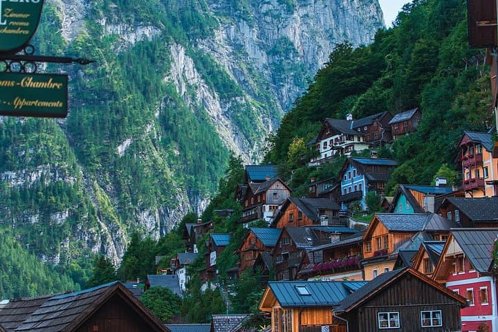 Hallstatt Day Trip from Vienna & Melk Stop in 20 Guide Languages