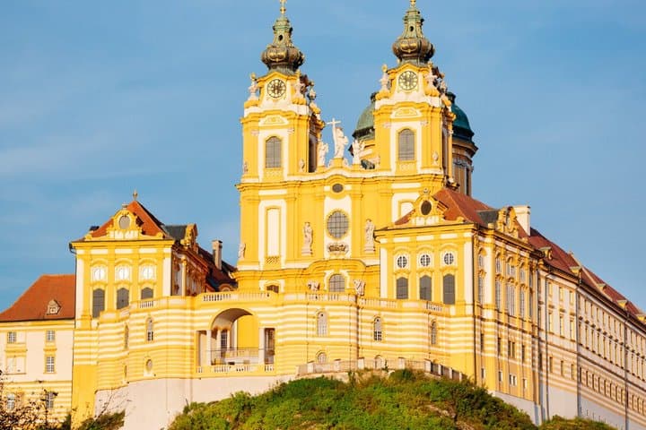 Hallstatt Day Trip from Vienna & Melk Stop in 20 Guide Languages