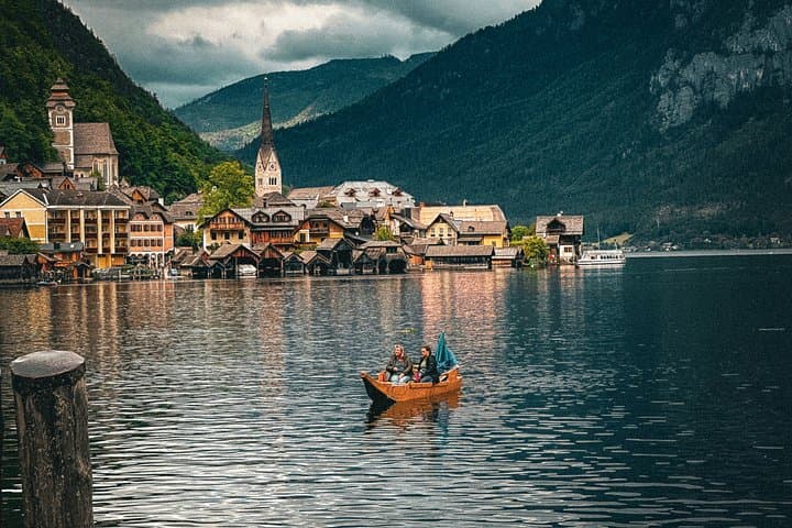 Salzburg to Munich Private Transfer via Hallstatt (2h Stop)