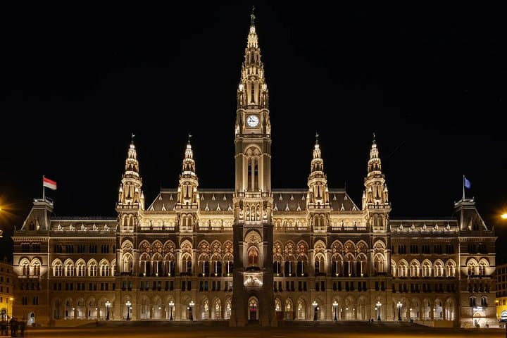Panoramic Vienna Night Tour Oldtimer Classic Car