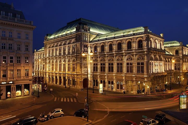 Panoramic Vienna Night Tour Oldtimer Classic Car