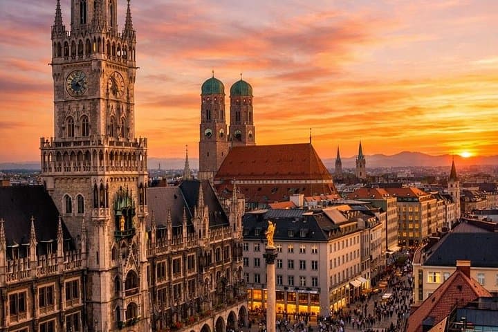 Private transfer Vienna to Munich with optional sightseeing stop
