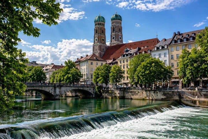 Private transfer Vienna to Munich with optional sightseeing stop