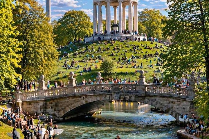 Private transfer Vienna to Munich with optional sightseeing stop