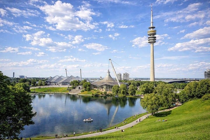 Private transfer Vienna to Munich with optional sightseeing stop