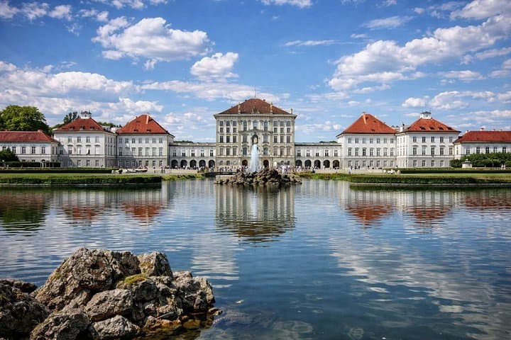 Private transfer Vienna to Munich with optional sightseeing stop