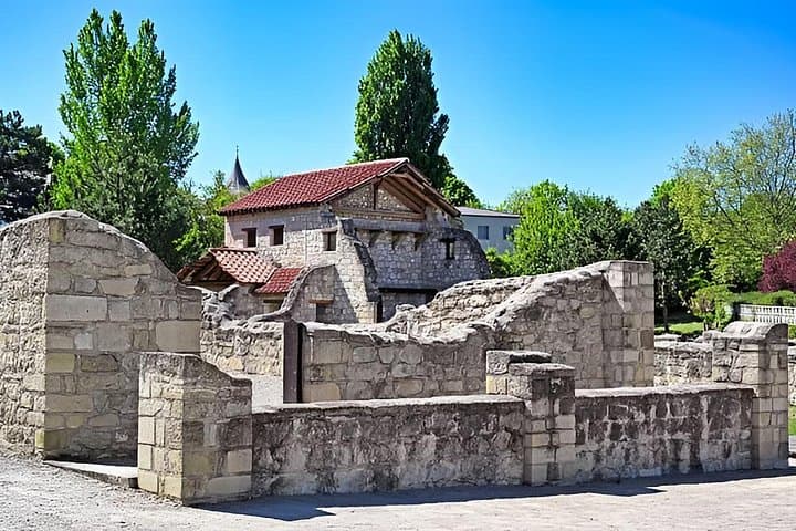 Private day tour Roman ruins wine tasting and outlet shopping