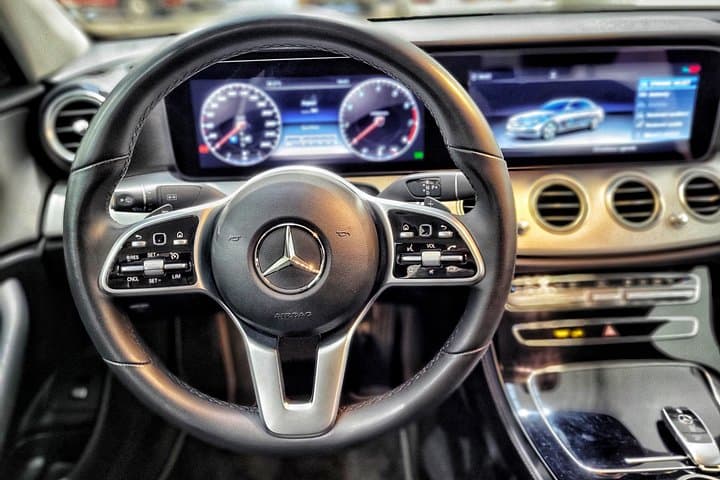 Vienna to Prague - Private Transfer by LIMOUSINE 3+1pax