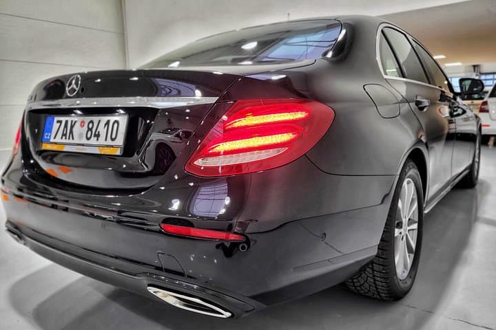 Vienna to Prague - Private Transfer by LIMOUSINE 3+1pax