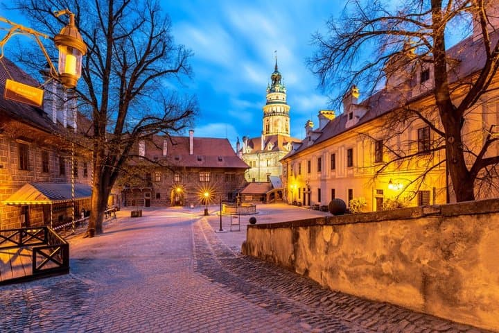 Český Krumlov: Private Danube Cruise Shore Excursions from LINZ