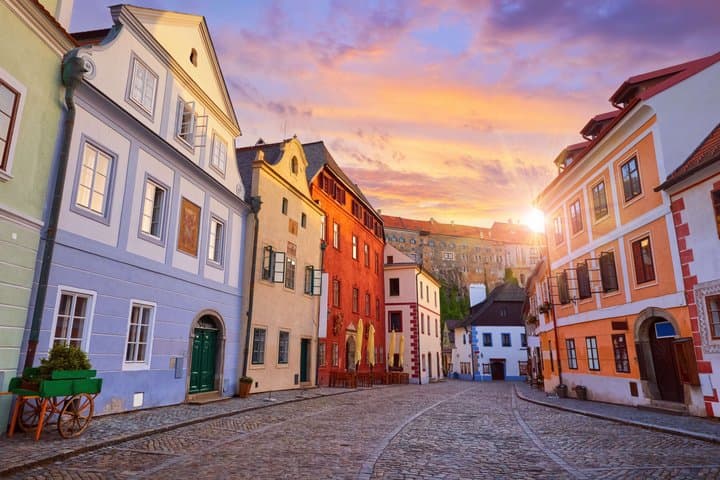 Český Krumlov: Private Danube Cruise Shore Excursions from LINZ