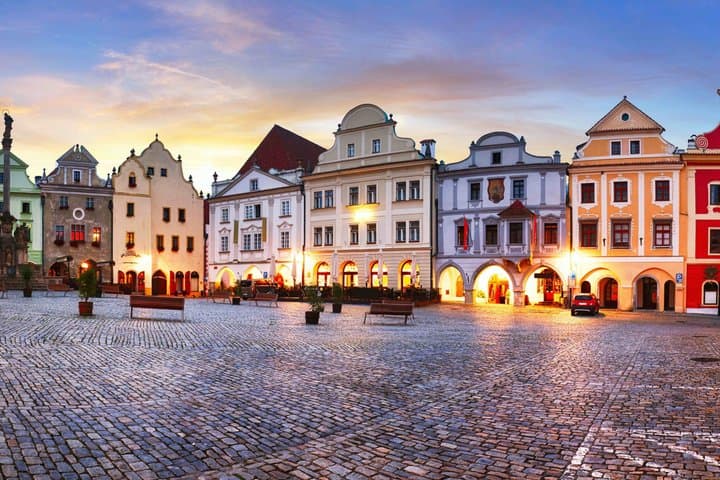 Český Krumlov: Private Danube Cruise Shore Excursions from LINZ