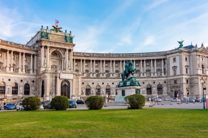 Vienna Emperor Route: City Walk with Audio Guide in 7 Languages
