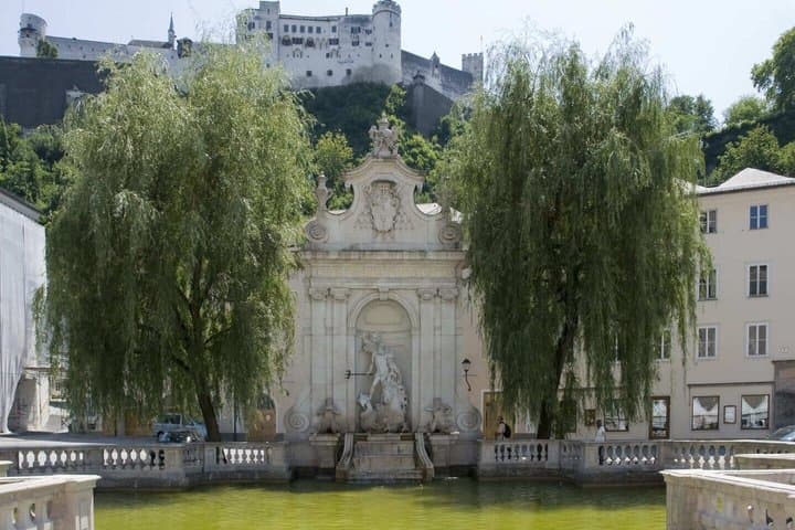 Hello Salzburg: Private 2-Hour Intro City Walk with Local Guide
