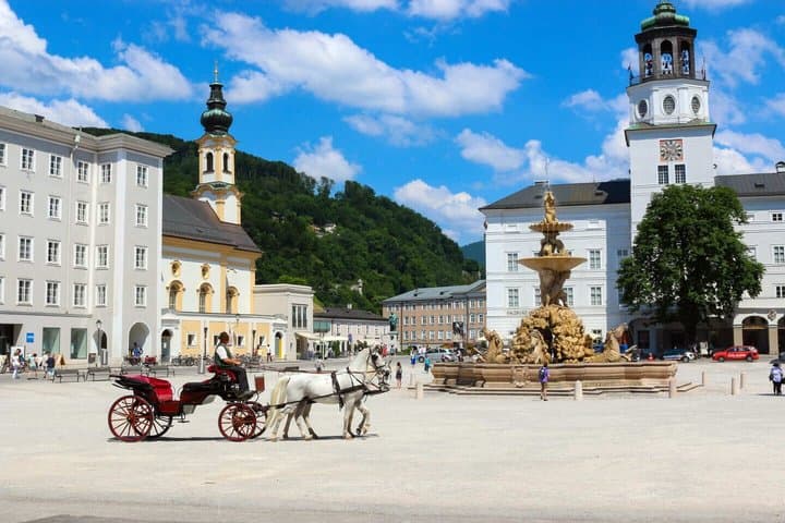 Hello Salzburg: Private 2-Hour Intro City Walk with Local Guide