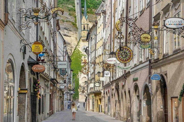 Private Tour to Wachau Valley Salzburg and Hallstatt